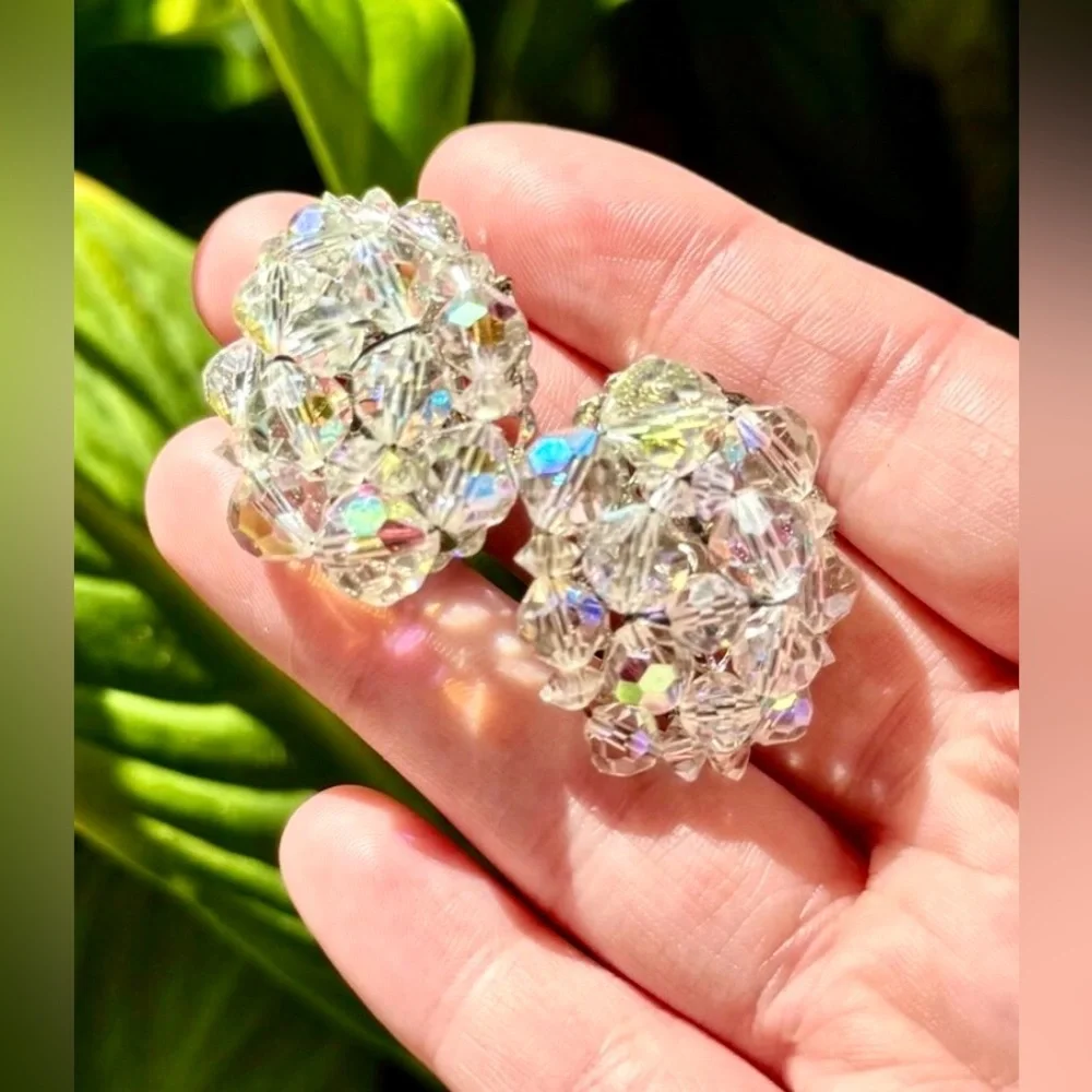 Sparkling Vtg Aurora Borealis Clip-On Cluster Earrings - Picture 3 of 5